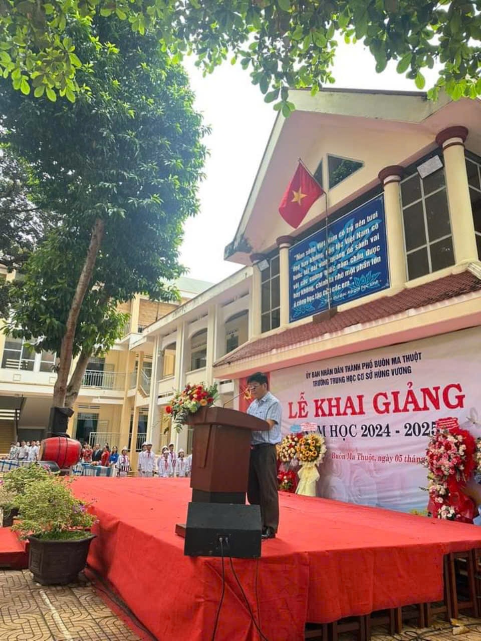 A. Sơn
